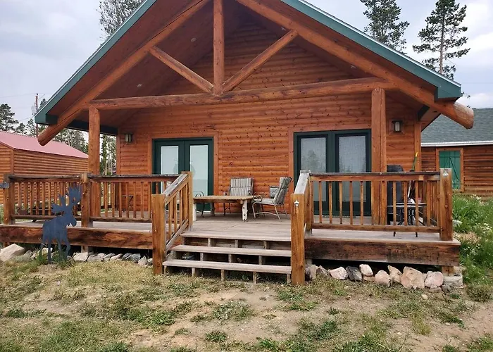 Beautiful With Fire Pit And Deck In Foxpark, Wyoming *