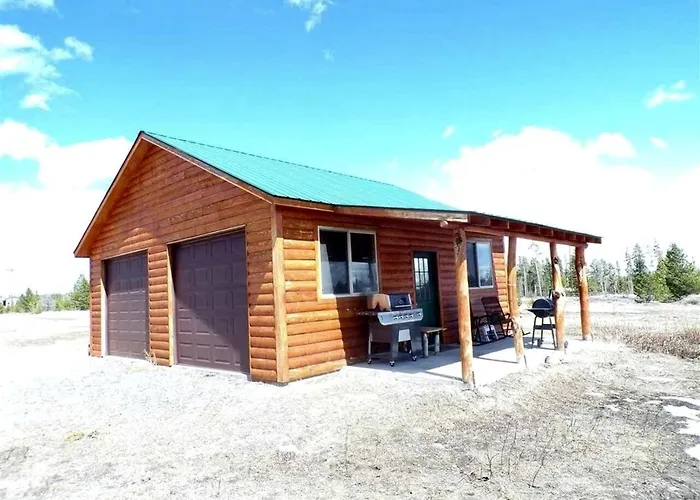 Beautiful With Fire Pit And Deck In Foxpark, Wyoming *